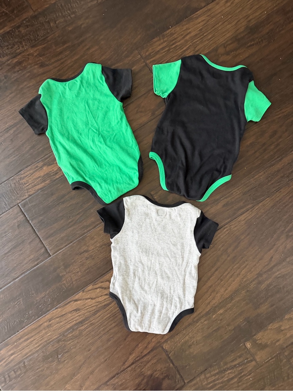 Dallas stars official nhl licensed baby onesie bodysuit bundle 18 months - Picture 2 of 3